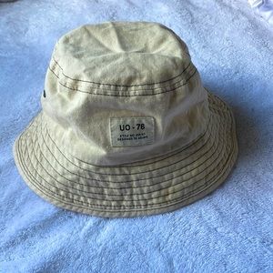 Hollister tan bucket hat